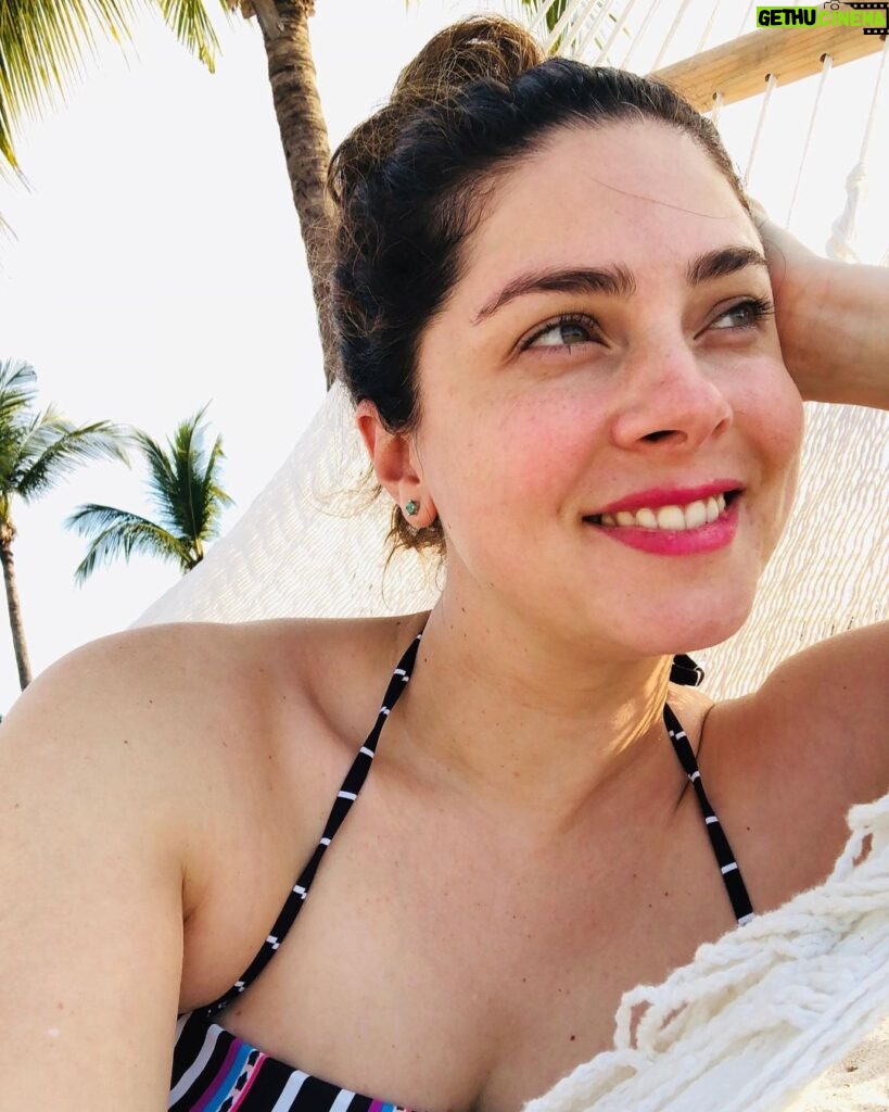 Thelma Madrigal Instagram - No saben las ganas que tenía de regresar a éste paraíso. Definitivamente uno de mis lugares favoritos. #stregispuntamita Estar frente a la belleza del mar me hace pensar en todo lo que tenemos que hacer para cuidar y salvar los océanos. #travel #vacation #trip #beach #paradise #savetheplanet #ocean #ecofriendly #puntamita Punta De Mita, Nayarit, Mexico