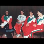 Thelma Madrigal Instagram - Algo que algunos no sabían es que en algún momento de mi vida fuí nadadora de #nadosincronizado Representé a México en los juegos mundiales de la juventud en Rusia y en los Centroamericanos en Cuba, iba a ir a los Panamericanos cuando me lastimé y decidí no continuar. Fue una de las épocas más bonitas que he vivido, tengo grandes amigas e increíbles recuerdos. Me perdí muchas fiestas pero gané experiencias únicas. Grandes lecciones de vida para la edad que tenía. Muchas veces lloraba mientras entrenaba porque sentía que mi cuerpo no daba para más, pero al rato ya estaba otra vez feliz nadando. De las cosas más padres, definitivamente representar a México en otro lugar del mundo. Estos logros definitivamente se los debo a mis papás que SIEMPRE estuvieron ahí, apoyándome y dándome la confianza para nunca rendirme y seguir adelante. Dejé el deporte porque mi prioridad fue estudiar. #tbt Mexico City, Mexico