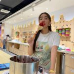 Therese Malvar Instagram - Christmas season na so why not bake a cake? First time doing it and we enjoyed it a lot!! Thanks @idim.ph for this fun experience!! Kamusta naman cake namin? HAHA kind comments only 😤 eme IDIM DIY Bakery