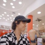 Thiago Vernal Instagram - Adiós vaquero…y 🤠 ¡Hola a un nuevo celular! 📲 Cómprate el Z Flip5 de Samsung con el programa “Yo Reciclo, Yo Soy Claro”, ❤️ dejando cualquier celular en desuso en los módulos de cualquier centro de atención Claro y recibe un bono para que renueves tu equipo. ¡Aprovecha! 🔥 @samsungpe @claroperu #Ad #Publicidad SAMSUNG ELECTRONICS PERU S.A.C. RUC: 20300263578