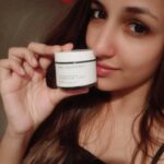 Thivya Naidu Instagram – Swipe right 👉👉
Multi-masking is all about mixing and matching a few skincare masks for your ultimate facial. This is because sometimes, a single mask isn’t enough to suit all of your facial needs. And that’s especially true if you have combination skin like me. I experience oiliness in my T-zone are and the other parts of my face are dry. It is worth trying multi-masking if you are someone with combination skin. I have applied the Charcoal Clay Mask on my T-zone and the Pink Clay Mask at the other areas of my face. Both these masks are from @thesoaphaus.my The pink clay mask has brighten my face as it mildly detoxes your face. The charcoal clay mask on the other hand is specially formulated for oily skin. It draws out impurities like dirt and oil from the skin’s surface and helps leave your skin looking noticeably brighter, feeling clean and velvety-smooth.I personally love this product and I guess u guys shall try it too!!

#thesoaphausmy #skincaretips #facemask #rosepinkclaymask #charcoalmask