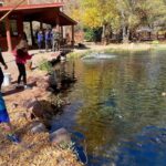 Thomas Beatie Instagram - Devinez où le poisson m'a frappé? 🤣😂🤭 Guess where the fish hit me? Sedona, Arizona