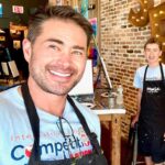 Thomas Beatie Instagram - Créer des souvenirs du temps de peinture de papa / fils à @muse_paintbar ❤️👨‍🎨 Creating memories of Daddy/son painting time. National Harbor, Maryland