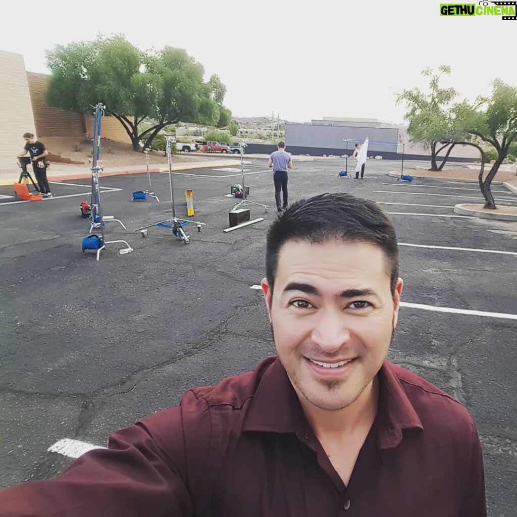 Thomas Beatie Instagram - Sur le tournage d'un film aujourd'hui. 🎥🎬💩 On-set and shooting a feature film today! Fountain Hills, Arizona