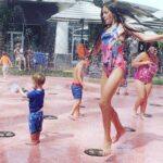 Thomas Beatie Instagram - Juste un autre jour au splash pad. 💧😀🌅 Splash pad diaries, Arizona. Scottsdale, Arizona