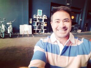Thomas Beatie Instagram - En ce moment, je suis à une audition pour une publicité télévisée à Hollywood, CA. 👍 🎥 Right now, I'm doing an audition for a TV commercial in LA.