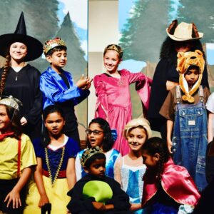 Thomas Beatie Instagram - Tellement fier de mon bébé ... hier soir, Susan était Raiponce dans sa pièce de théâtre à l'école. 😀👑❤ So proud of my baby... last night Susan was Rapunzel on her school play.