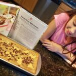 Thomas Beatie Instagram - Susan, notre boulanger résidente, a préparé un délicieux dessert d'anniversaire pour Amber. 🎂 Susan, our resident baker, prepared yummy brownies for Amber's BDay. Phoenix, Arizona