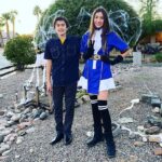 Thomas Beatie Instagram - OMG, mon fils porte maintenant mes vêtements!!! Susan se prépare pour Halloween. 😱 Austin is now wearing my clothes!!! Susan gets ready for halloween. Phoenix, Arizona