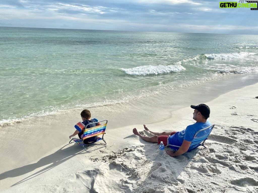 Thomas Beatie Instagram - Front row seats! ❤ Places de première rangée! Pensacola Beach, Florida