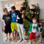 Thomas Beatie Instagram - Joyeux Tout à tous! Puissiez-vous profiter de l'amour de vos familles. 🎉❤️🎄🎁 👨‍👩‍👧‍👦 Merry Everything to everyone! May you enjoy the love of your families. Phoenix, Arizona