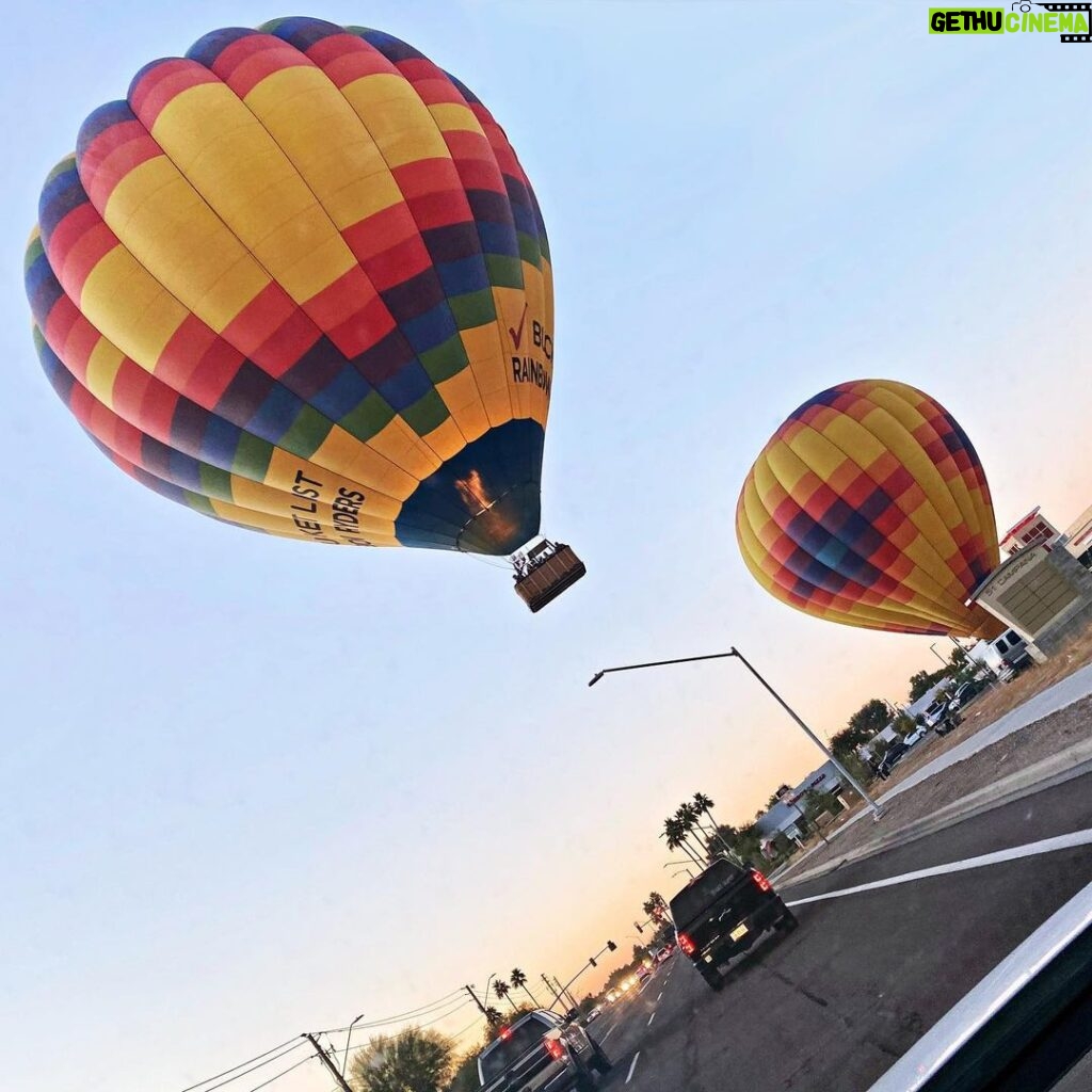 Thomas Beatie Instagram - Tôt le matin en Arizona—J’adore cette saison! ❤ Phoenix, Arizona