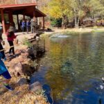 Thomas Beatie Instagram - Devinez où le poisson m'a frappé? 🤣😂🤭 Guess where the fish hit me? Sedona, Arizona