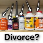 Thomas Beatie Instagram - Divorce? Yes? No? Maybe? Qui peut vivre avec quelqu'un qui ne remet pas les couvercles? 😜 Who can live with someone who doesn’t put back the lid? Phoenix, Arizona
