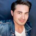 Thomas Beatie Instagram - Quel rôle d’acteur me correspond? 🎬❓🎥 What role suits me? Papa (Dad) Flic (Cop) Malfaiteur (BAD GUY) Un garçon ordinaire (Guy next door) Autre (other) Phoenix, Arizona