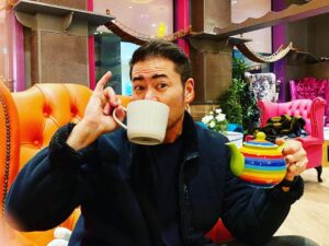 Thomas Beatie Instagram - L’indice. Je suits où? 😜 Hint. I am where?