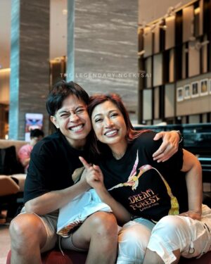 Tiara Jacquelina Instagram - Thanks for the baju!!! And chocolate for my brother! @tiarajacquelina and YB Effendi!
.
#TheNgektsai
#thelegendaryngektsai
#NgektsaiOfSarawak