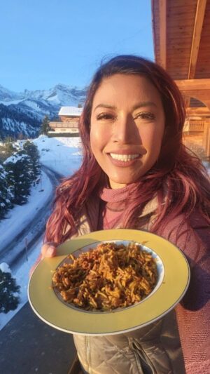 Tiara Jacquelina Instagram - Ya-ya aje international traveller konon, but after 10 days of cheese, steak and fries, I NEED MY MALAYSIAN FOOD FIX! Anyone here feel me? 😊😊😊 anyway, in 1 only minute, Kari Ayam, Beriani and Nasi Goreng Cina appeared on the dinner table, and Mommy was a LEGEND FOR THE DAY 😆

P.s. This clever Mommy packed 1 suitcase full of ready to eat food from @mychef_malaysia 🙌🏼

#MomIsAGenius #clevermommy #instantchef #1minutemeals #readytoeatmeal #HaveMyChefWillTravel #travelfood
#MyChefMalaysia #malaysianfoodie #MakanTime