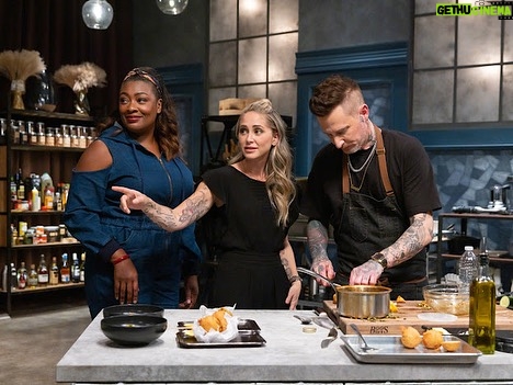 Tiffany Derry Instagram - Tonight is the night @bobbyflay throws us back into the 🔥 on Bobby’s Triple Threat @foodnetwork The moment we see @chefsymon walk through the doors I think ohh snap this what we doing!! You don’t want to miss out tonight or any night for that matter because every Chef is incredible and mega talented. It is a honor to work with @chefbrookew @bobbyflay and @mvoltaggio daily. I truly believe iron sharpens iron so let’s go!! Tune in Tuesday, August 22nd at 9/8 pm- “Titans vs Michael Symon” – SEASON PREMIERE The Titans get the shock of their lives when Bobby Flay's best friend, Iron Chef Michael Symon, enters the Triple Threat kitchen. Friendship doesn't stop Bobby from making this a fair fight as Michael faces off with his Achilles' heel ingredient! Round three is full of heart as the chefs strive to impress tough judge @naomipomeroy #shef #cheftiffanyderry #culinarytitans