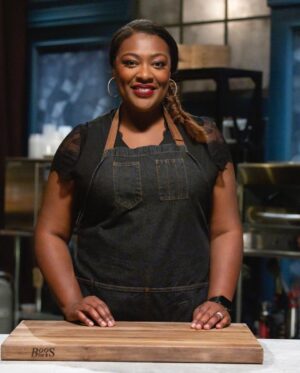 Tiffany Derry Instagram - Y’all ready for Bobby’s Triple Threat tonight??

Tuesday, September 26th at 9/8c pm- “Titans vs Kelvin Fernandez” 
New York City @chefkelvin already beat Bobby Flay with his legendary signature dish. Now, Bobby’s invited him to the Triple Threat Kitchen for a shot at the Titans, where judge @chefadriennecheatham must decide if Kelvin’s strategy pays off.
 
#BobbysTripleThreat @foodnetwork