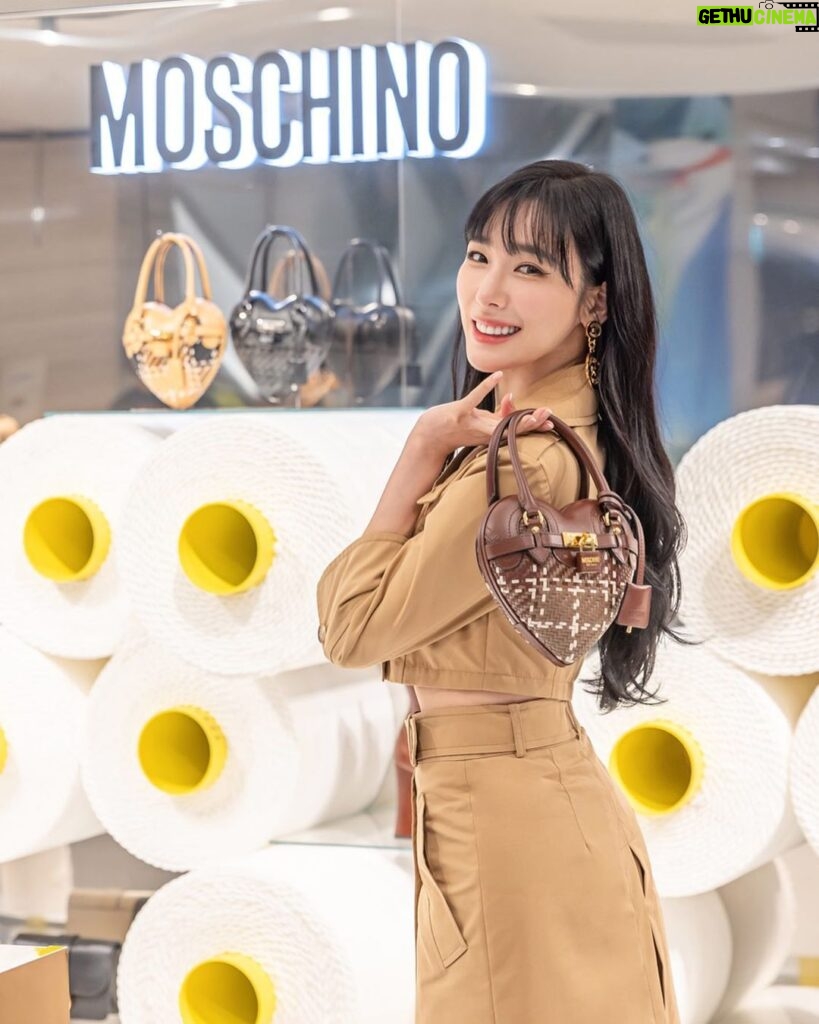 Tiffany Young Instagram - @moschino '23 prefall pop up Seoul 🤎