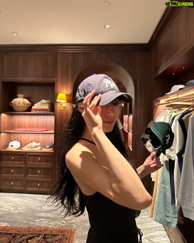 Tiffany Young Instagram - 72 hours in nyc 🍕