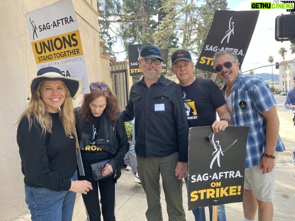 Timothy Omundson Instagram - Day 102so proud of all my @sagaftra brothers and sister who took over the sidewalks in front of Warner Brothers today, in a beautiful display of #Solidarity ✊🏻and community in support of our incredible Negotiating Committee as they return to their work, tomorrow with the Robber Barons of the AMPTP. and fight for the fair deal our members deserve. One Day Longer. One Day Stronger. FOR AS LONG AS IT TAKES These workers who are delivering Record Profits WILL NOT BACK DOWN 💪🏻✊🏻✊🏻incredible to see so many old friends and colleagues fighting the same fight for the next generation of performers ⁉️ Warner Bros. Studio Tour Hollywood