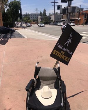 Timothy Omundson Instagram - Wheelchair ?✅
 picket sign?✅
Big ol’ cowboy hat to protect my beautiful face from the scorching sun and valley heat?✅ 
 This disabled actor is ready to join  my  #unionstrong ✊🏻@SAGAFTRA & @wgawest  brothers & sisters on the #Picket line as we fight the mega rich corporations for fair contracts and my health insurance # #Asgwgastrike. #PayYourWorkers