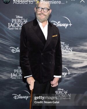 Timothy Omundson Instagram - Christmas just came early to my house! And @disneyplus has a surprise for you , too 

We're just getting started 🔱
The two-episode premiere of #PercyJackson and the Olympians is NOW streaming on @DisneyPlus, 
#PerformersWithDidabilities