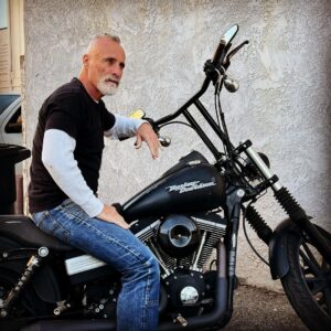 Timothy V. Murphy Instagram - Biker gang 😜😜😜…Back in Cali… @harleydavidson @bartelsharleydavidson @torquemotorcycleco @blackbearbrand @vans @tbrvtwin ☘️☘️☘️