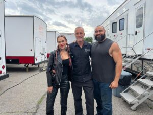 Timothy V. Murphy Instagram - My gang are tougher than yours…another one in the can “Guns Up” @maxrosinski @solomonyounghughes @riccigrams @kevinjamesofficial @loueyfromthehood @madflavors_world @tobemiro  @edwardjohndrake @thecjperry @glowpunk @theshirleytempleking …sorry for for cutting our heads off in the second photo,Max @millenniummedia  @gingerjoelle @pacificsun #melissaleo ☘️☘️☘️