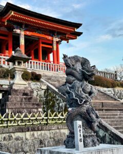 Tina Guo Instagram - Good Morning ☀️ from Kyoto! 5 days left of our Japan vacation ❤️ I’m back in CA on the 1/28, right into recording sessions in Los Angeles on 1/29 with @leozmusic & 1/30 for a film scored by @composerschmidt. Then, ✈️ to London for some exciting new 🎵 shenanigans with @hanszimmer 😱🙏🏼 Kyoto, Japan