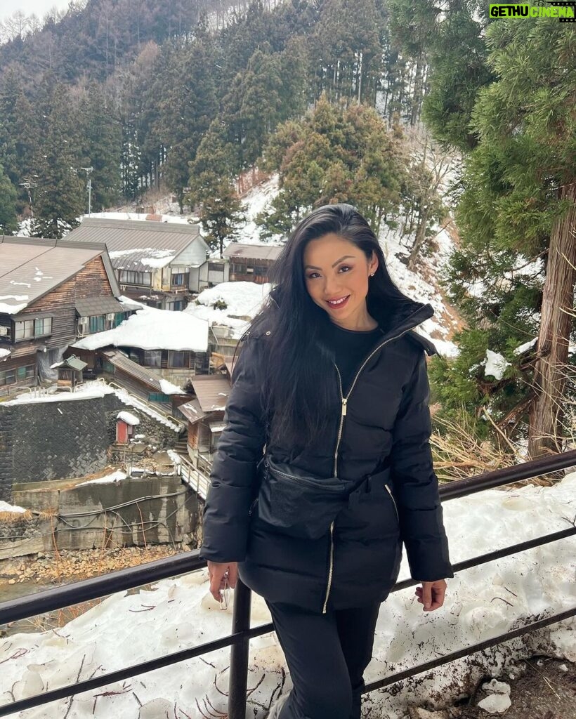 Tina Guo Instagram - Yesterday’s adventure: Shinkansen 🚄 Bullet Train from Tokyo to Nagano, bus from Nagano Station to the bottom of the mountain, 1 mile hike up a slightly icy path to monkey heaven 🏔️ 🐒❤️ 地獄谷野猿公苑 (Jigokudani Snow Monkey Park)