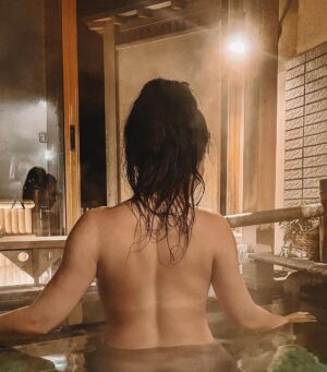 Tina Guo Instagram - Incredible Onsen stay at the foot of Mt. Fuji with a traditional dinner served in our room and some hot spring time 🗻❤️
