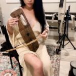 Tina Guo Instagram - Warming up on Tagelharpa for tonight’s late night recording session before heading to the studio for the soundtrack of Honor of Kings - the world's most played mobile MOBA by @tencentgames with @henrik_cinetunemusic 🙏🏼 The Tagelharpa is an ancient Bowed Lyre used in Viking/Nordic folk music 🐺 A commonly accepted theory is that the bow was brought by Vikings trading with Arabs back to the Nordic countries to play a six stringed Lyre. Like the Mongolian Horse Head fiddle, the strings are also made with Horse Hair. Huntington Beach CA - Surf City USA