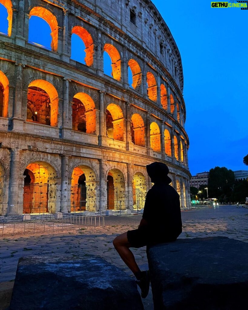 Toby Sandeman Instagram - ✨ROME✨ - The Tour continues Colosseum - 5AM Pantheon The Vatican Sistine chapel Colosseum - 12AM Rome, Italy