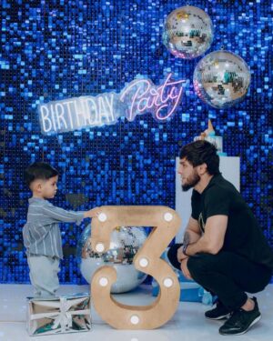 Tofiq Musayev Instagram - Sen Allahin  mene bexs eydiyi en gozel mocuzesen.  Eziz oglum, ad gunun mubarek ❤️™️