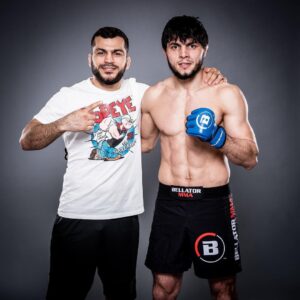 Tofiq Musayev Instagram - Menim qardashim❤️Sen bu MMA Aleminde coxsuna meydan oxumusan balacadan boyuye hamsina numunesen sen sozvu demis idmancisan bunanda guclu qaydacagsan in sha Allah🥷