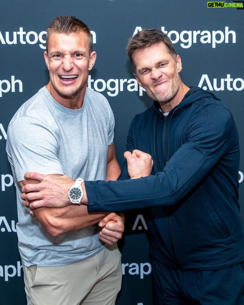 Tom Brady Instagram - Got together with my @autograph.io family in Tampa to celebrate the end of The Huddle, our first Signature Experience. This past season was the closest I’ve ever been with some of my biggest fans, and I couldn’t think of a better way to close it all out. The future of fandom is bright!