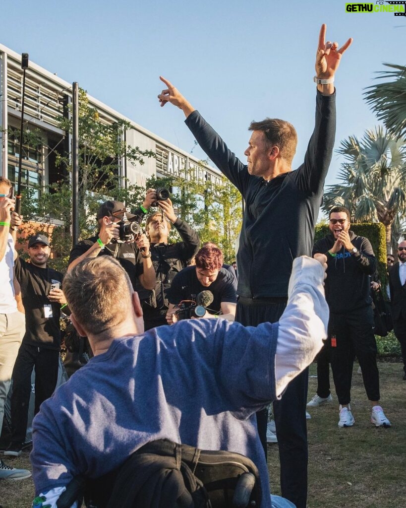 Tom Brady Instagram - Got together with my @autograph.io family in Tampa to celebrate the end of The Huddle, our first Signature Experience. This past season was the closest I’ve ever been with some of my biggest fans, and I couldn’t think of a better way to close it all out. The future of fandom is bright!