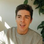 Tomás Silva Instagram - Enquanto tento não dar em louco com o último ano de faculdade, quem ainda estiver na escola e for do 7º ao 12º ano, pode ganhar até 1000€ só por tirar boas notas! O programa CANOTA20 do @creditoagricola vai premiar os melhores alunos e vocês podem ser os escolhidos. Deslizem na foto para saberem mais informações, afinal não é todos os dias que se é pago para estudar 💸💰 #pub #creditoagricola #canota20 #cajovens