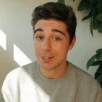 Tomás Silva Instagram - Enquanto tento não dar em louco com o último ano de faculdade, quem ainda estiver na escola e for do 7º ao 12º ano, pode ganhar até 1000€ só por tirar boas notas! O programa CANOTA20 do @creditoagricola vai premiar os melhores alunos e vocês podem ser os escolhidos. Deslizem na foto para saberem mais informações, afinal não é todos os dias que se é pago para estudar 💸💰 #pub #creditoagricola #canota20 #cajovens