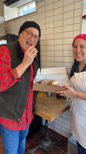 Tom Colicchio Instagram - Thanksgiving is one of my favorite holidays. I created these delicious donuts with @fanfandoughnuts that has all your favorite flavors of Thanksgiving right in one tasty box. And let me tell you, it is AWESOME!

I have been a champion of independent restaurants and establishments like @fanfandoughnuts my entire career and especially during the trying times of Covid. A portion of the proceeds from this box will go to the @indprestaurants , an organization that advocates for government relief to #SaveRestaurants.
 
The box will be available at the shop for $45 from November 17-30th. Head to the link in my bio to order. And you can order boxes for pick-up at Craft on Thanksgiving Day! 

And the info you really need—the flavors!

- Roasted Sweet Potato with Marshmallow Meringue
- Cinnamon-Brown Butter Roll (made with the Fan Fan doughnut dough)
- Cranberry Orange Braids
- Pumpkin Cheesecake with Pumpkin Seed Brittle
- “Apple Pie” doughnut
- “Pecan Pie” a la mode - vanilla bean cream, caramel -pecan glaze

Pre-orders are recommended to guarantee all flavors will be at your Thanksgiving celebrations.