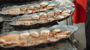 Tom Colicchio Instagram - This guy here ⬆️ @cshepherd13 One of the warmest guys I know with the biggest heart just doing amazing things for restaurant workers everywhere through the @southernsmokefoundation 🔥 Had a blast cooking some oysters down in Houston this past weekend to support.

Thanks to my friends @rroysters for supplying all the oysters 🦪 

📸@markchampiontx