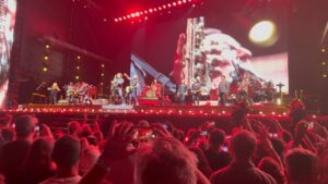 Tom Colicchio Instagram - Last night in Chicago
#theestreetband  #brucespringsteen #wrigleyfield