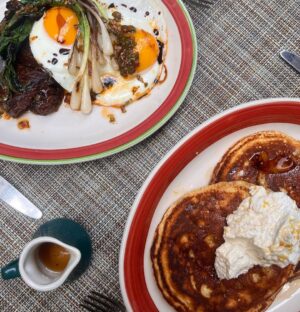 Tom Colicchio Instagram - Skirt Steak & Eggs + Lemon Ricotta Pancakes is weekend brunch at @vallatanyc. 

#planningahead #weekendbrunch #makepeoplehappy