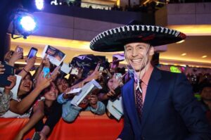 Tom Hiddleston Instagram - ¡Gracias Mexico! 🇲🇽 He disfrutado mucho la premiere latinoamericana de #KONGLaPelícula. #kongskullisland
