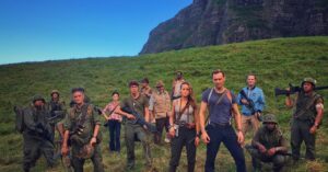 Tom Hiddleston Instagram - Team. @kongskullislandmovie #kongskullisland
[📷: @voteroberts]