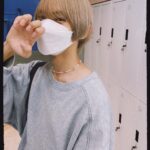 Toman Instagram - . いつの日かの竜爪拳(りゅうそうけん)🐉🔥 今週は月〜金大阪で撮影 土(昨日) 生誕祭 日(今日) BTRサイン会 イイネ #この指できる人の方が少ないはず #靴下が可愛い日 #最近は短パン小僧だなぁ #3日後29歳 #はやく30になりたい