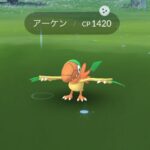 Toman Instagram - . 桃ちゃんカラー🍑 「雪みたいにみるだけで涼しくなる色」 とオーダーして作ってもらったよ LIVEの前日だったのでチームカラーの ブルーを左サイドにハイライトで入れて 全体にエンドカラーでブラックを入れて キュッと締めてもらいました❄️🟦🖤 昨日捕まえたアーケンの色違いみたいな 服の色合いの日でした @hideto_momota いつもありがと🍑 tee @acnestudios inner @zara belt @loewe jeans @jw_anderson